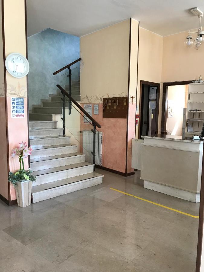 Albergo Villa Angela Toscolano Maderno Extérieur photo