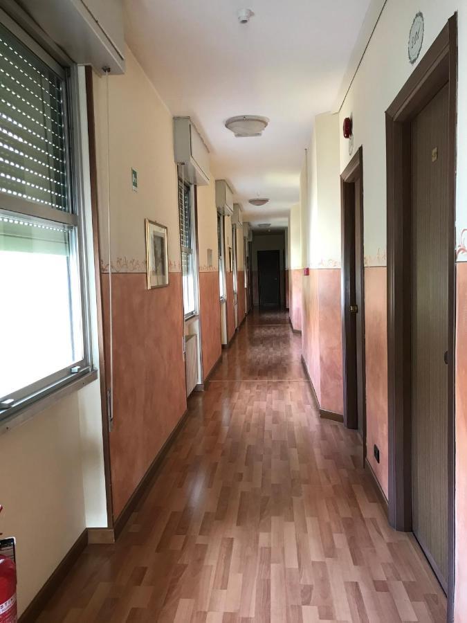 Albergo Villa Angela Toscolano Maderno Extérieur photo