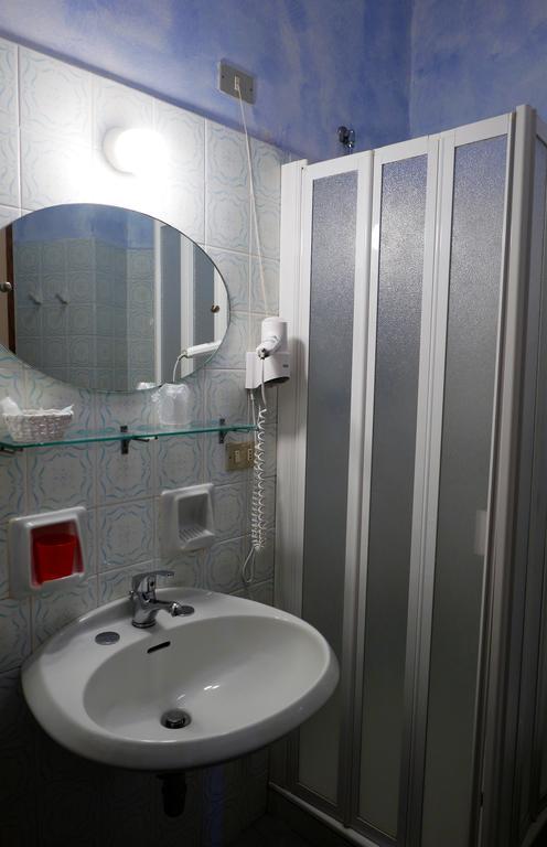 Albergo Villa Angela Toscolano Maderno Extérieur photo