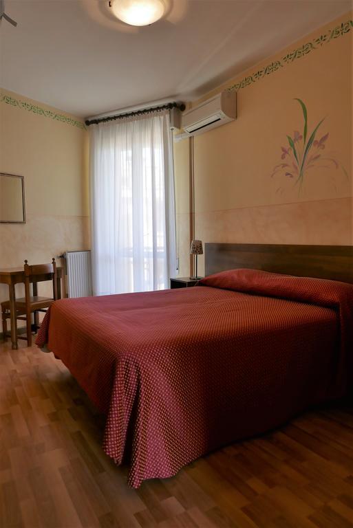 Albergo Villa Angela Toscolano Maderno Extérieur photo